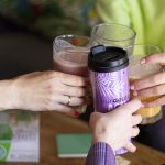 protagonistas retoSiken amigas brindan PurDetox